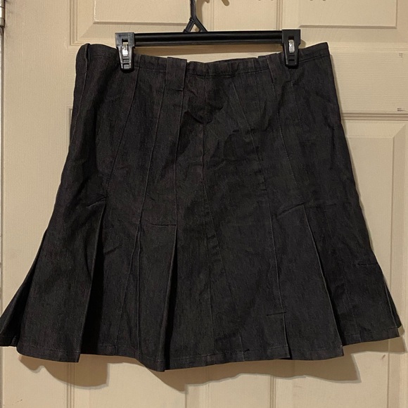 Grunge Pleated Skirt - Picture 1 of 5
